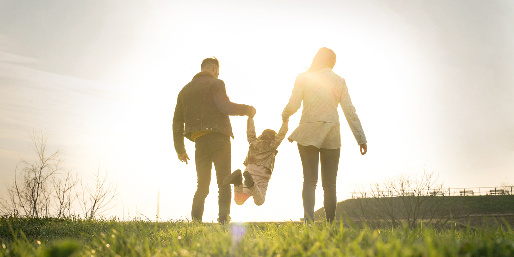 Familie i solnedgang